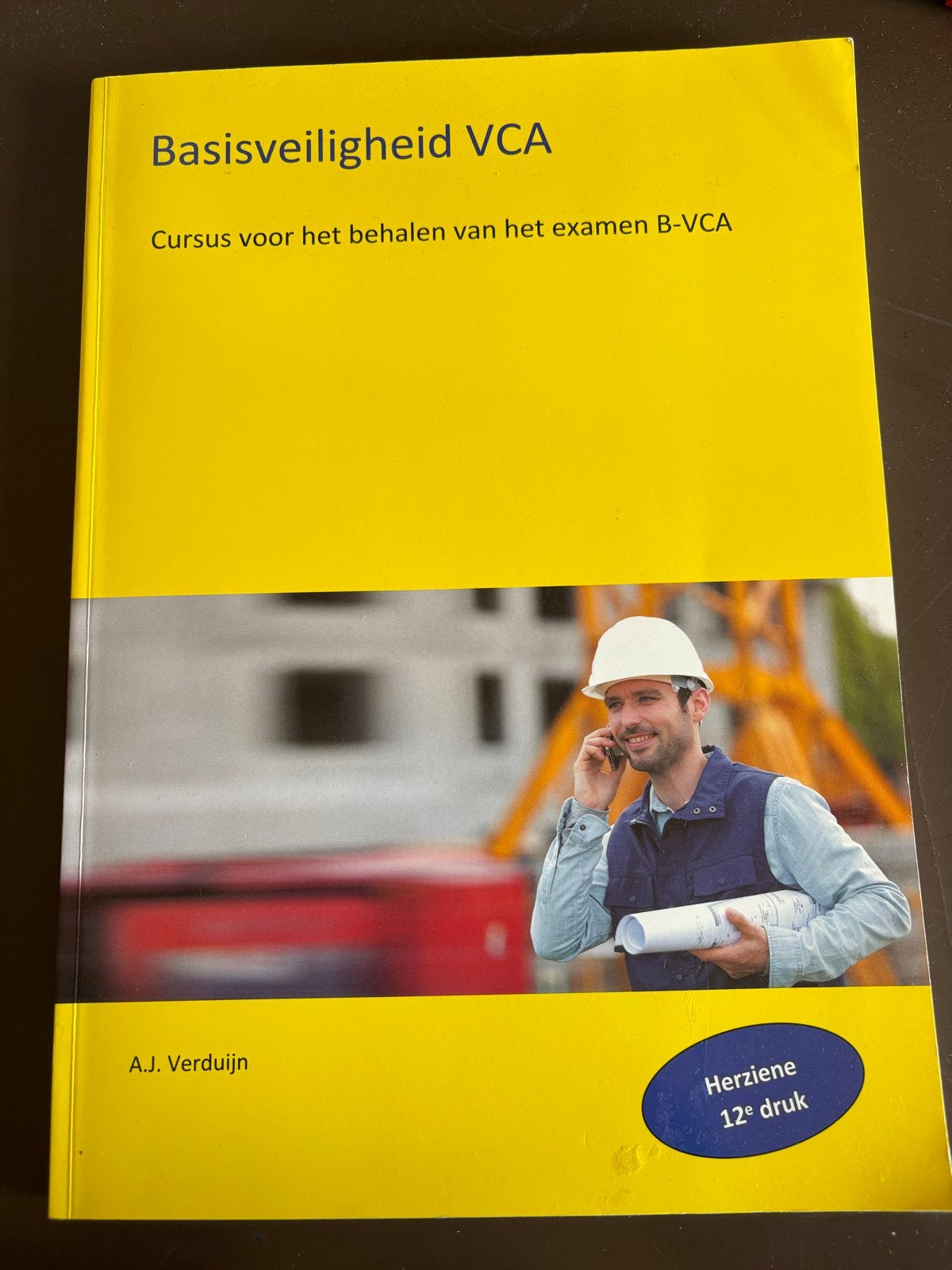 Basisveiligheid VCA - Cursusboek B-VCA (12e druk), Ophalen of Verzenden, Zo goed als nieuw, MBO