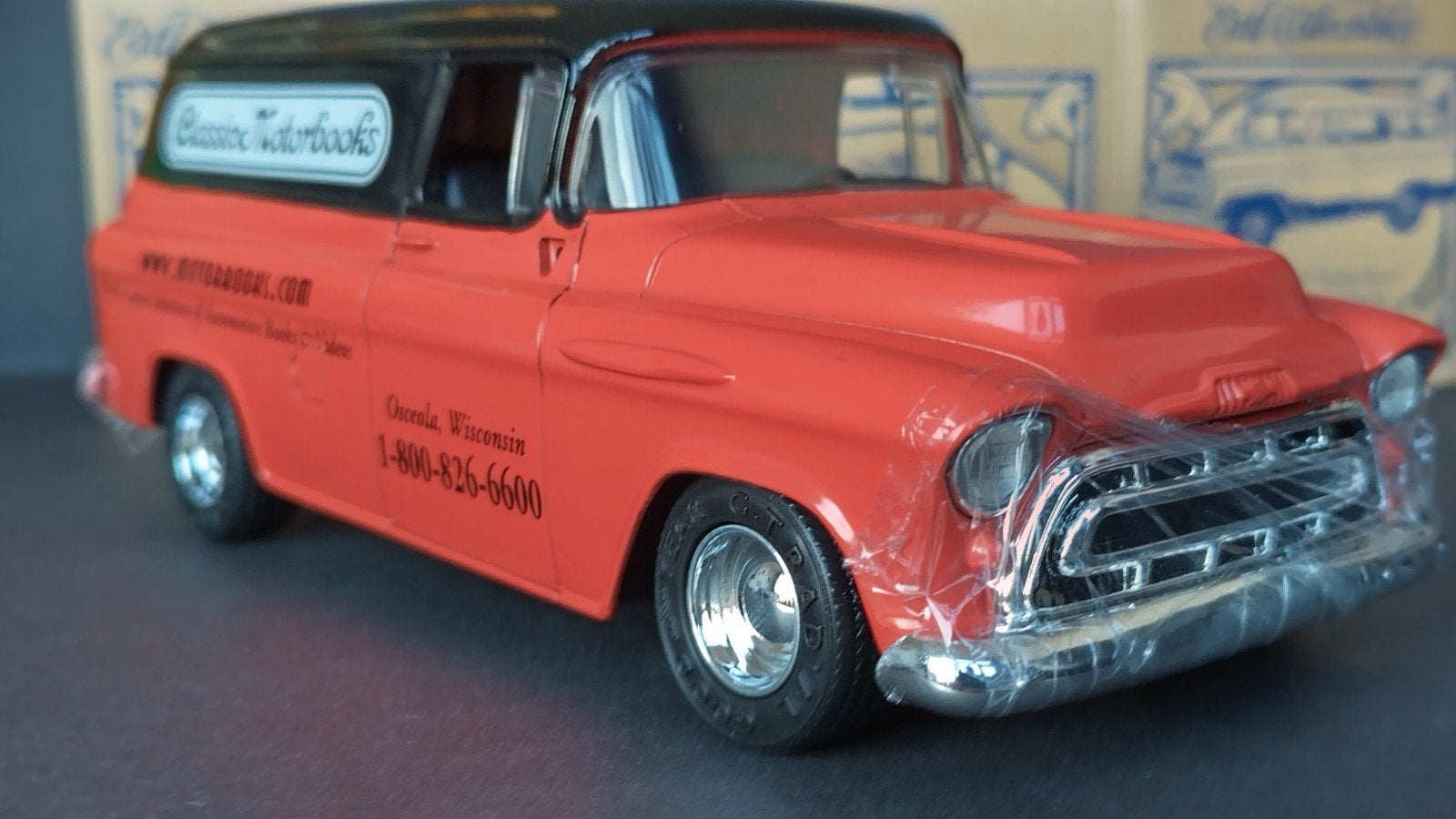 Chevrolet Suburban 1957 1:24 Ertl Collections Pol, Hobby en Vrije tijd, Overige merken, Auto, Verzenden, .