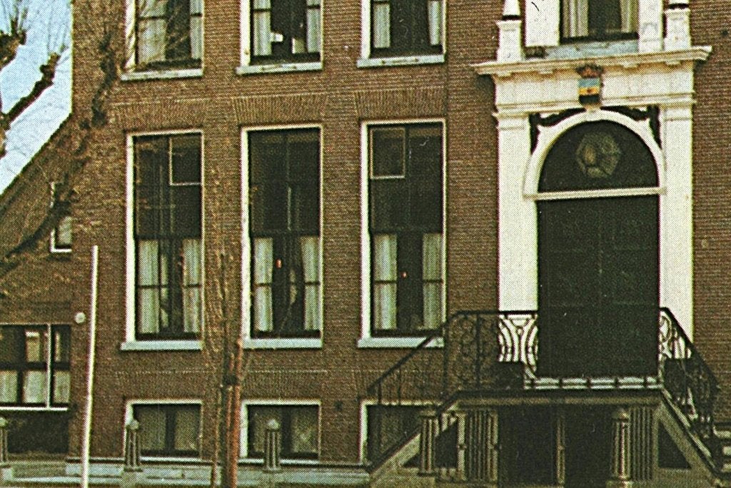 38311	Kollum	Fr Gemeentehuis	 Nette oude kaart Onbeschreven, Ophalen of Verzenden, 1960 tot 1980, Ongelopen, Friesland