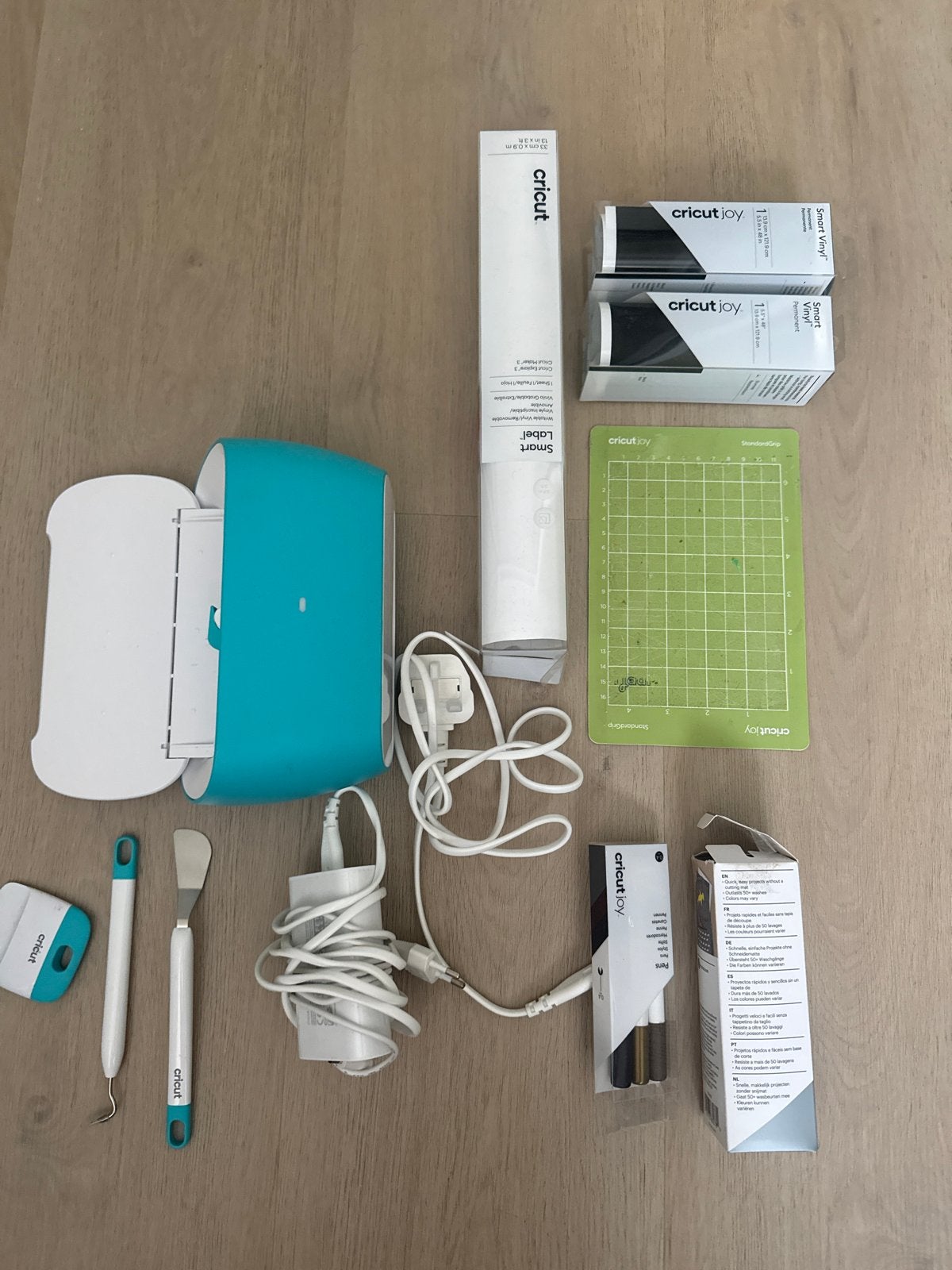 Cricut Joy snijmachine met accessoires en materialen, Hobby en Vrije tijd, Geschikt voor snijden, Overige thema's, Meerkleurig