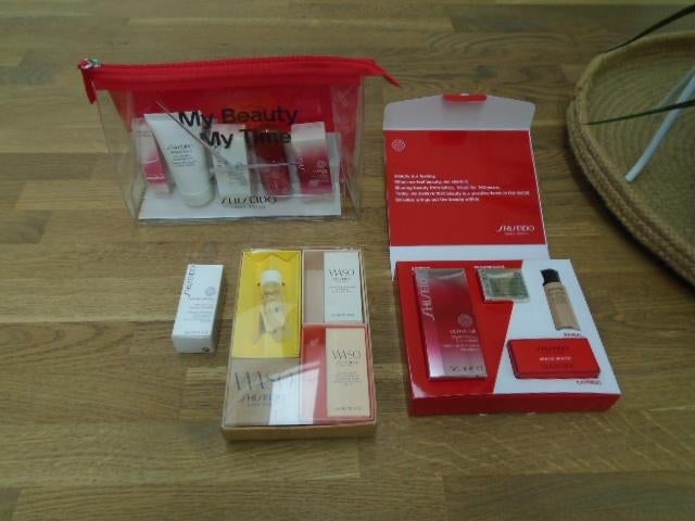 3x gift set Shiseido Benefiance, Waso, Ultimune, lipstick, Ophalen of Verzenden, Nieuw, Gehele gezicht, Verzorging
