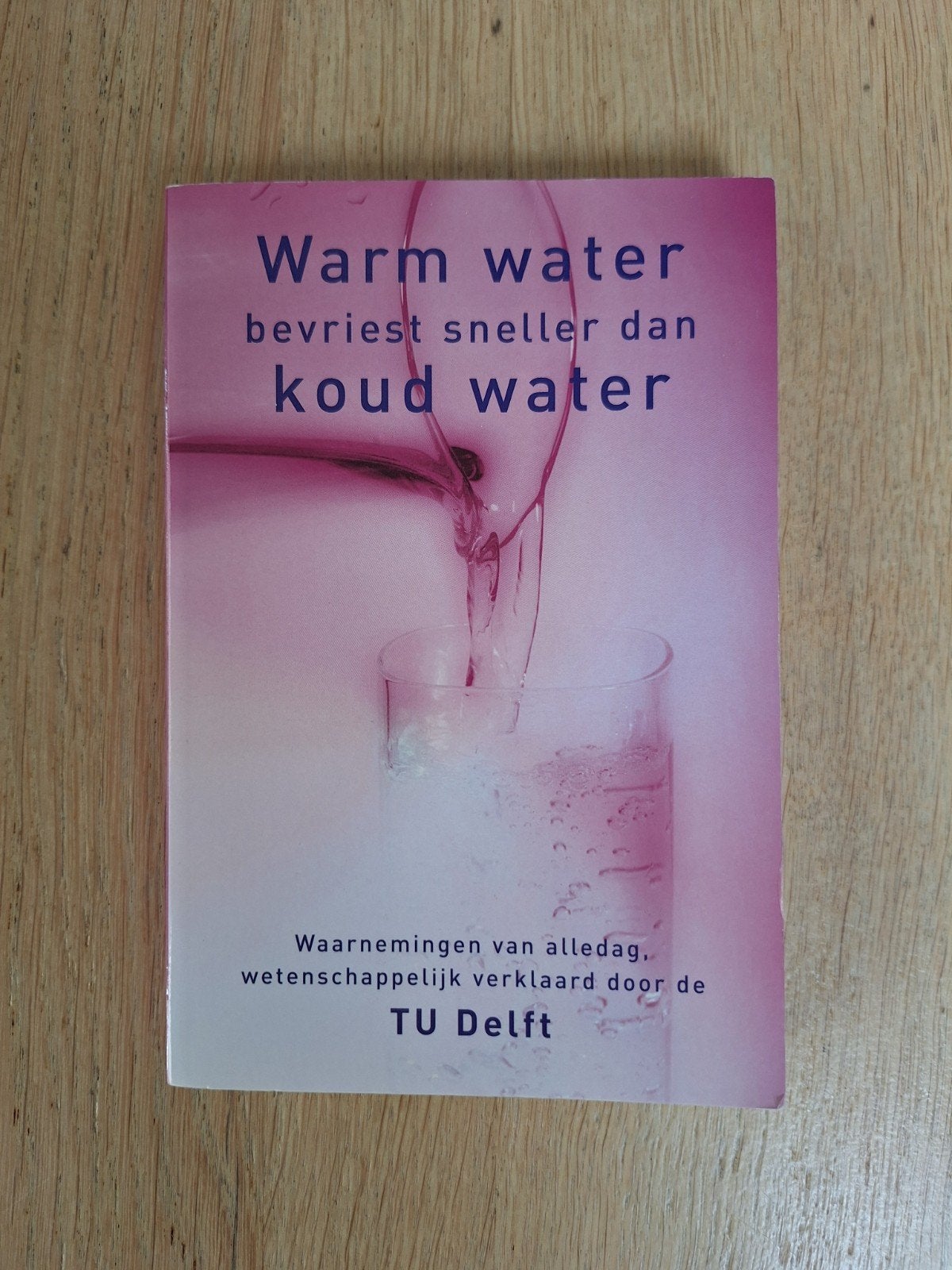 Leuk boek met weetjes: Warm water bevriest sneller dan koud, Ophalen, Zo goed als nieuw, Natuurwetenschap