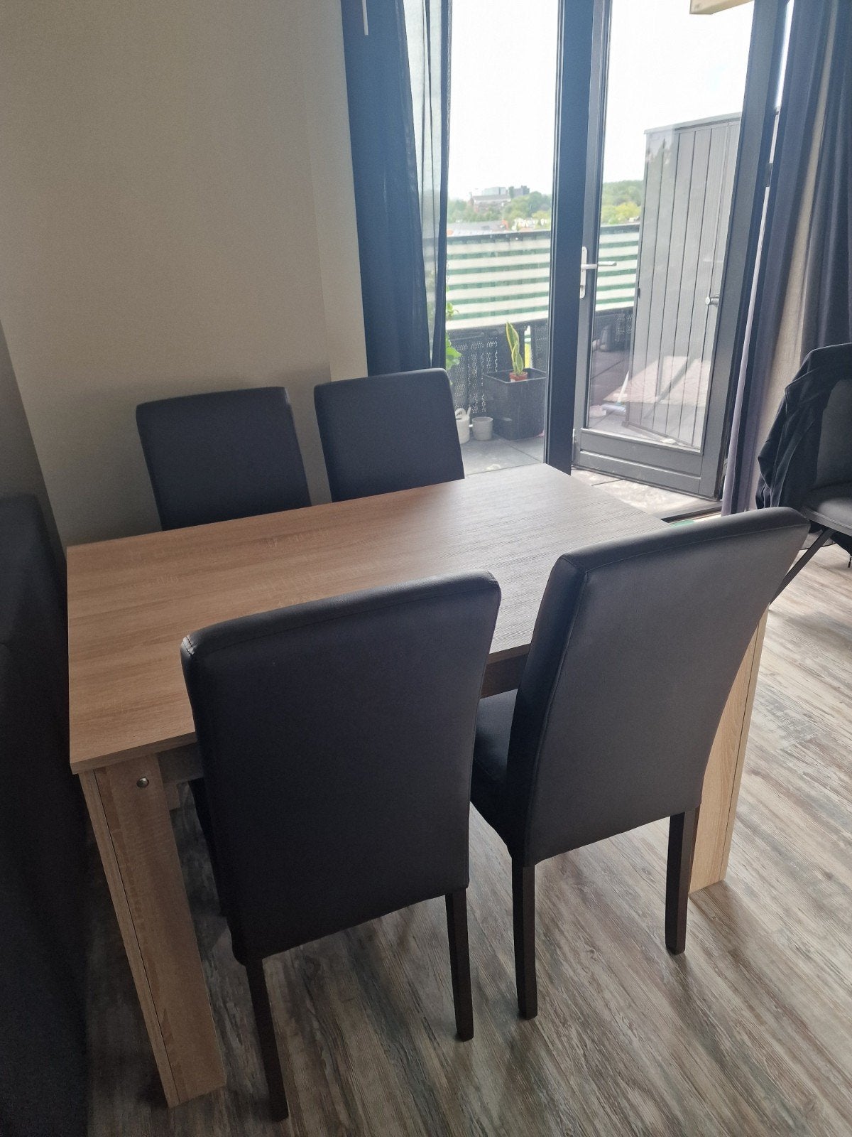 Grenen eettafel met 4 semi leren bruine eetstoelen, Huis en Inrichting, Complete eetkamers, Ophalen, Gebruikt, 4 tot 6 stoelen