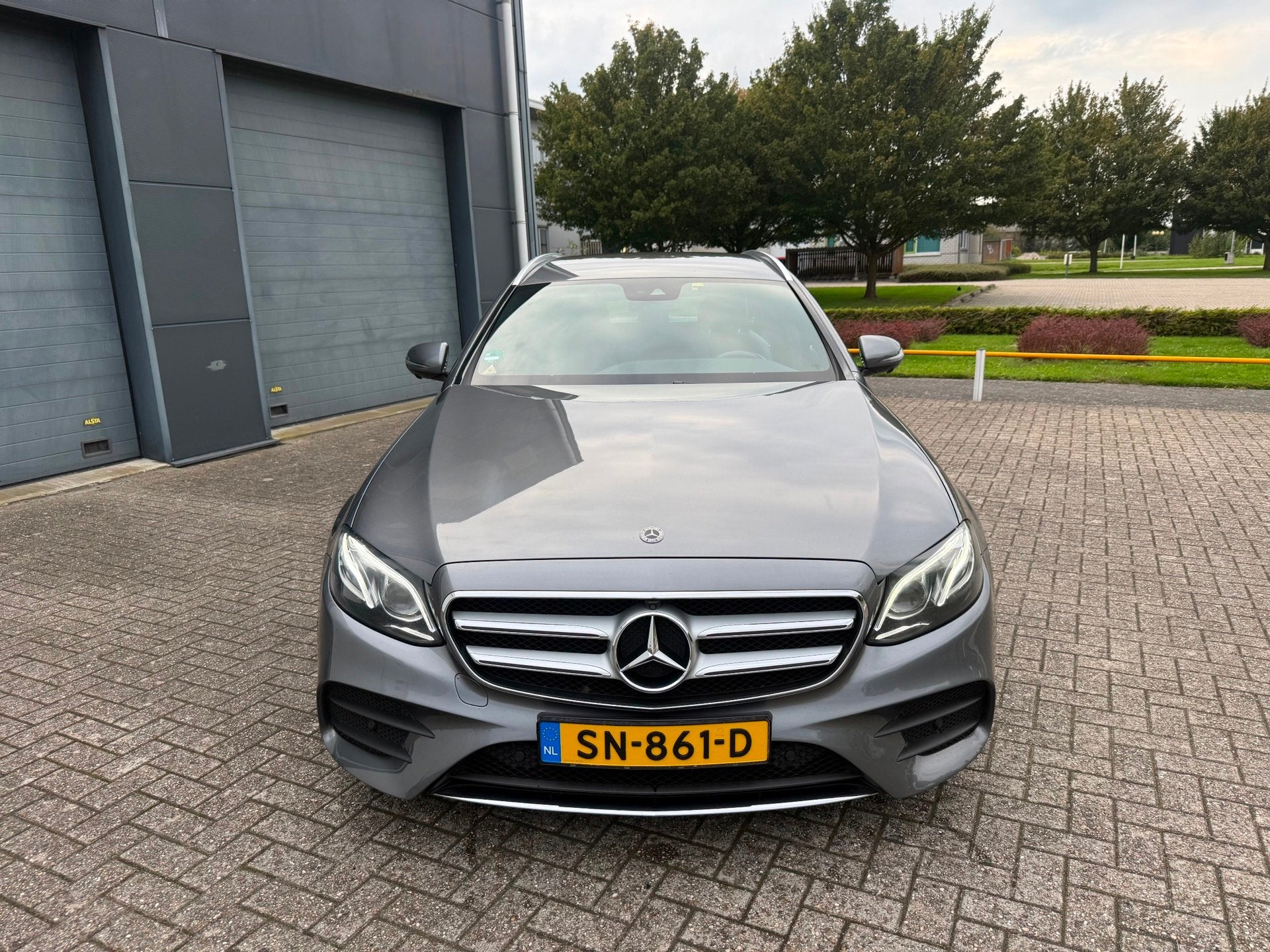 Mercedes-Benz E-klasse Estate 220 d Business Solution AMG 20, Achterwielaandrijving, Gebruikt, Automatische klimaatregeling, Origineel Nederlands