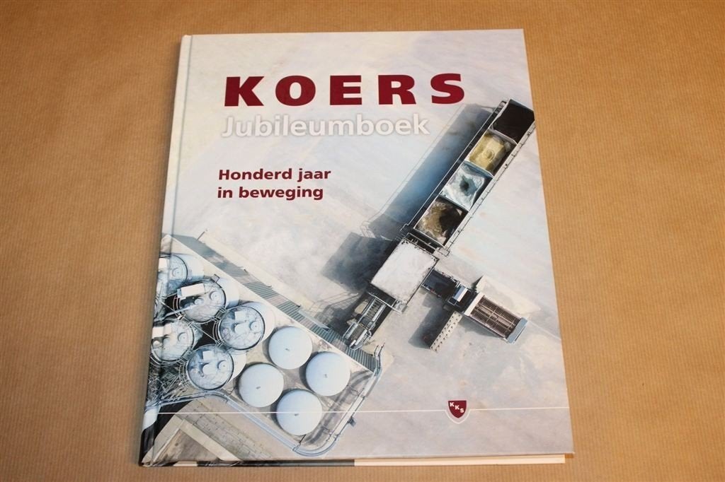 Honderd Jaar in Beweging — Koers Jubileumboek, Boeken, Geschiedenis | Stad en Regio, Zo goed als nieuw, Ophalen of Verzenden