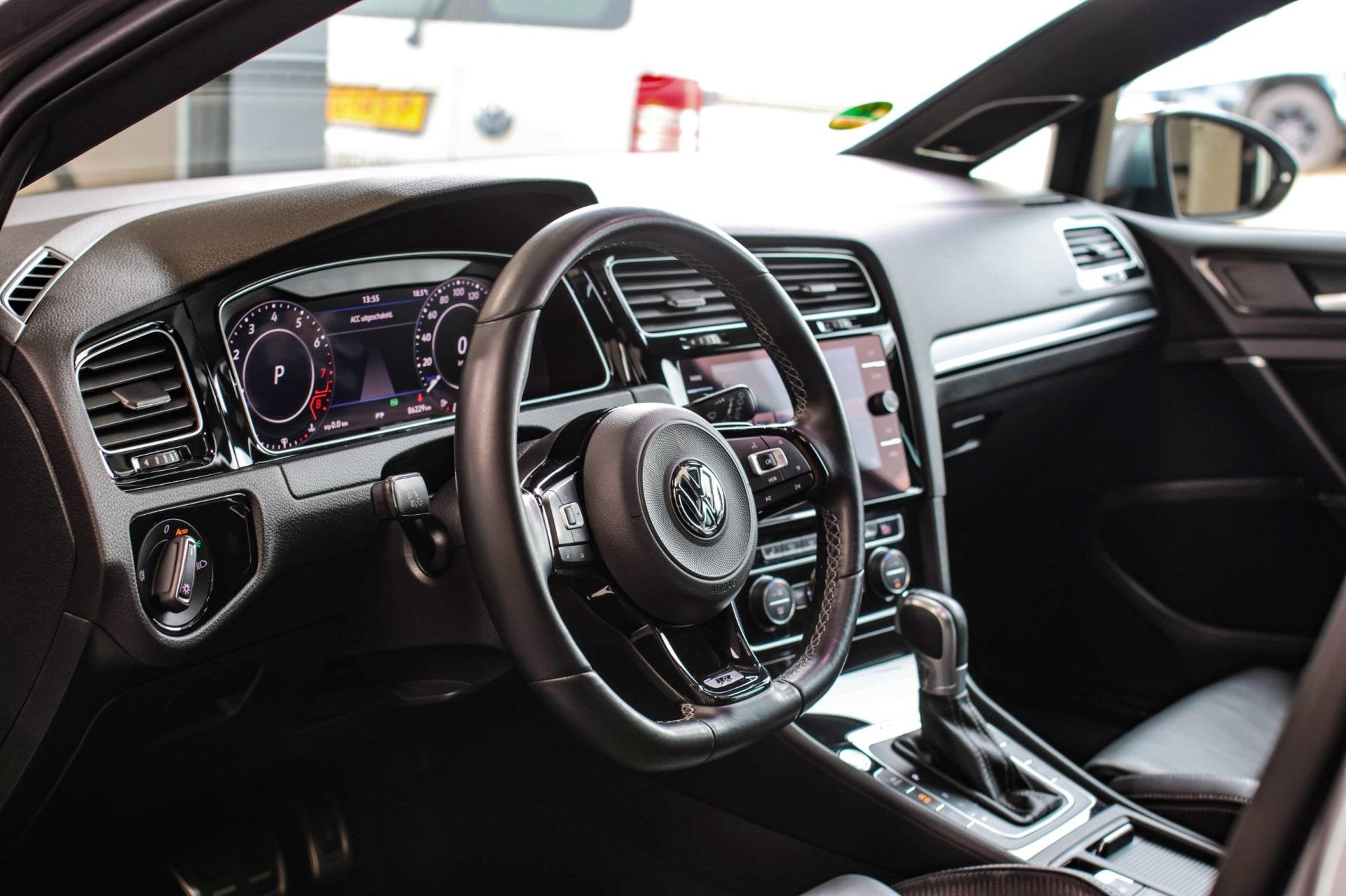 Volkswagen Golf 2.0 TSI 4Motion R *Pano*Individual kleur*Dyn, Automaat, Gebruikt, 1984 cc, Bedrijf