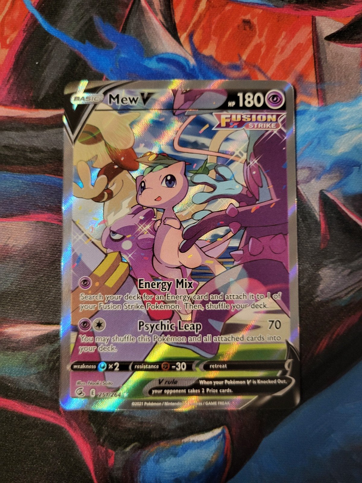 Mew V - Fusion Strike #251/264, Hobby en Vrije tijd, Verzamelkaartspellen | Pokémon, Ophalen of Verzenden, Zo goed als nieuw