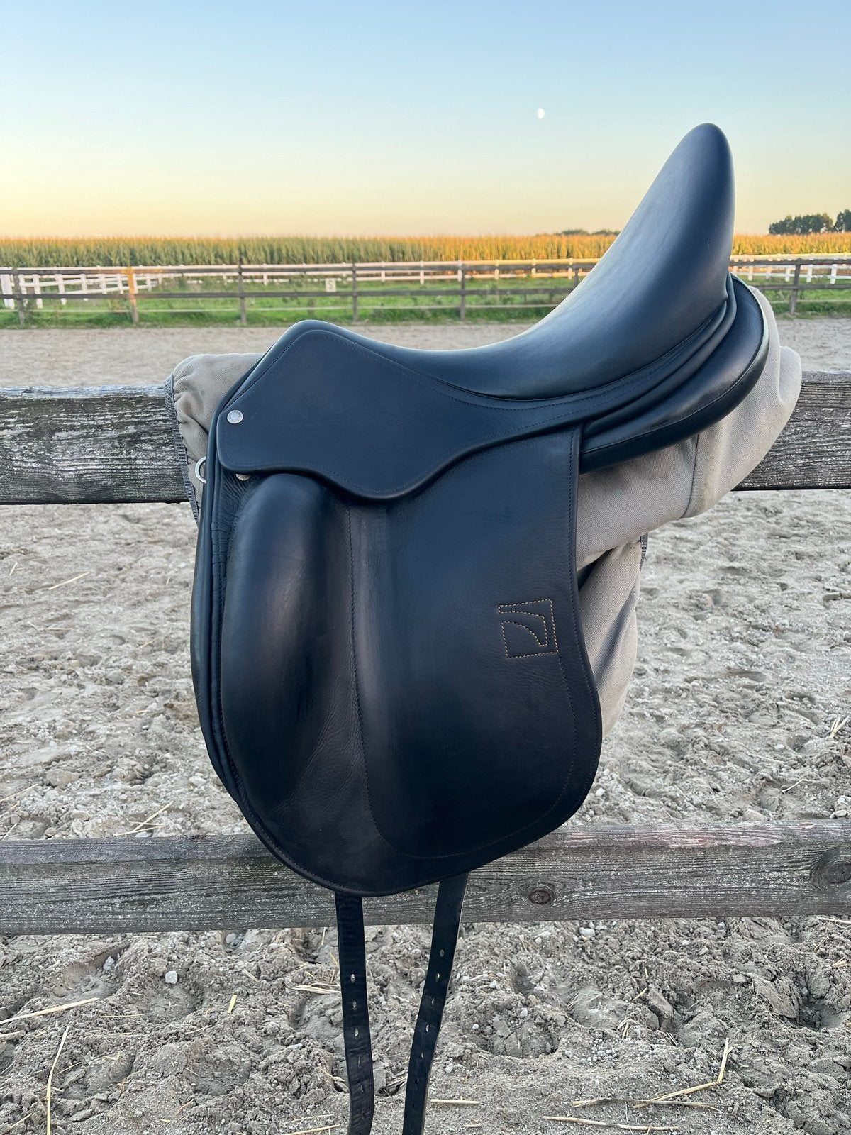 Childeric zadel, 17,5 inch, Ophalen, L (17.5 inch), Dressuur, Zo goed als nieuw