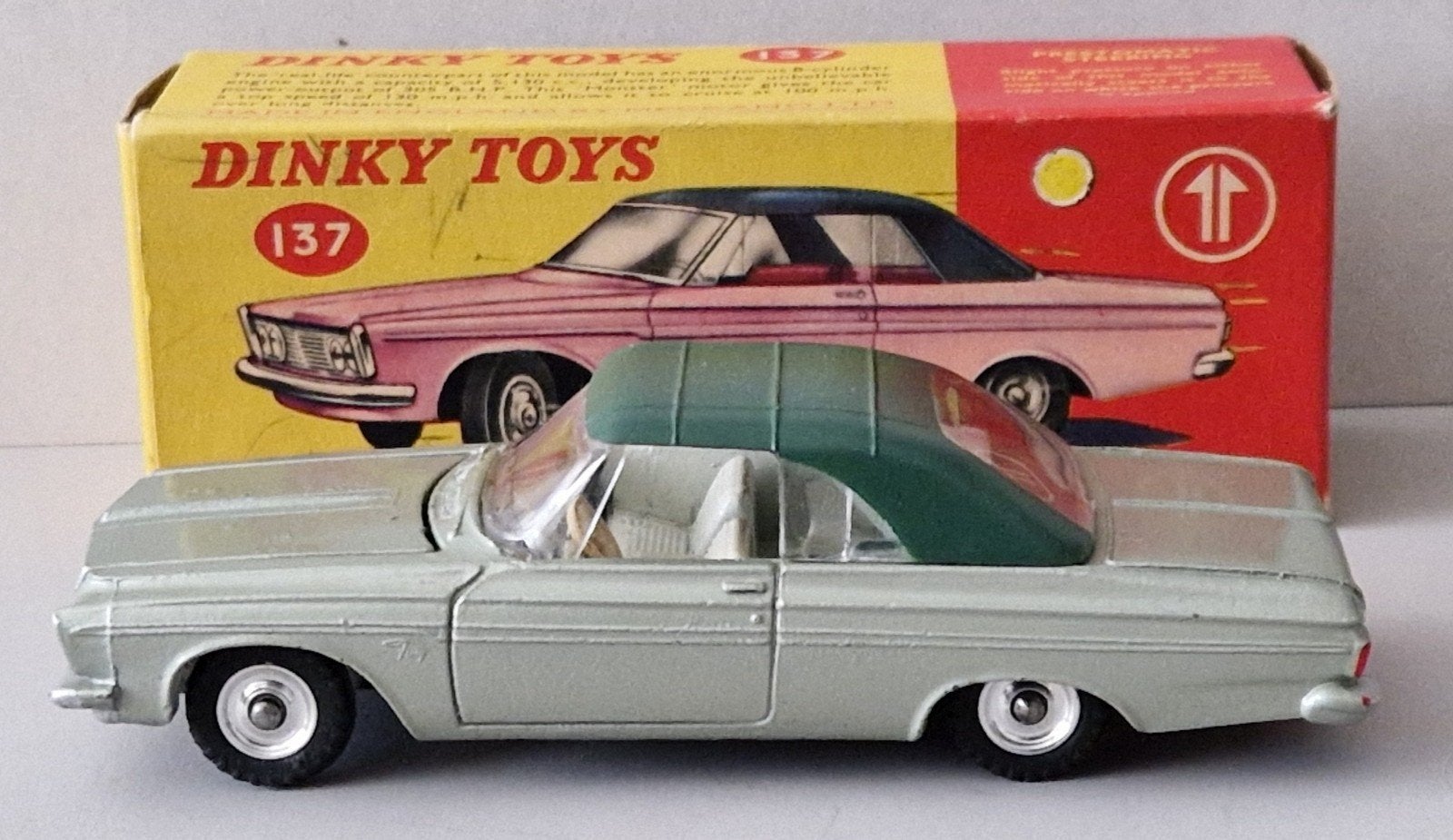 Dinky Toys ENGLAND 137 Plymouth Fury Convertible, Hobby en Vrije tijd, Verzenden, Zo goed als nieuw, Auto, Dinky Toys