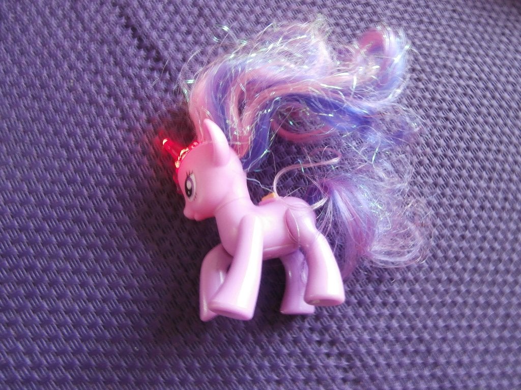 My little pony roze met paars eenhoorn hoorn geeft licht, Kinderen en Baby's, Speelgoed | My Little Pony, Ophalen of Verzenden