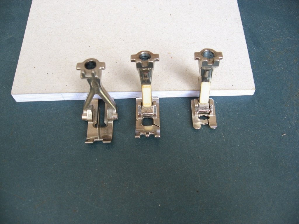 3 bernina naaivoetjes oude serie: nr. 7, nr. 452 en nr. 030, Hobby en Vrije tijd, Naaimachines en Toebehoren, Verzenden, Zo goed als nieuw