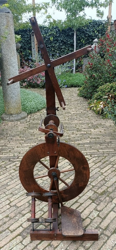 LOUET spinnewiel met 3 klossen + twijnrek + wol haspel, Ophalen of Verzenden, Spinnewiel