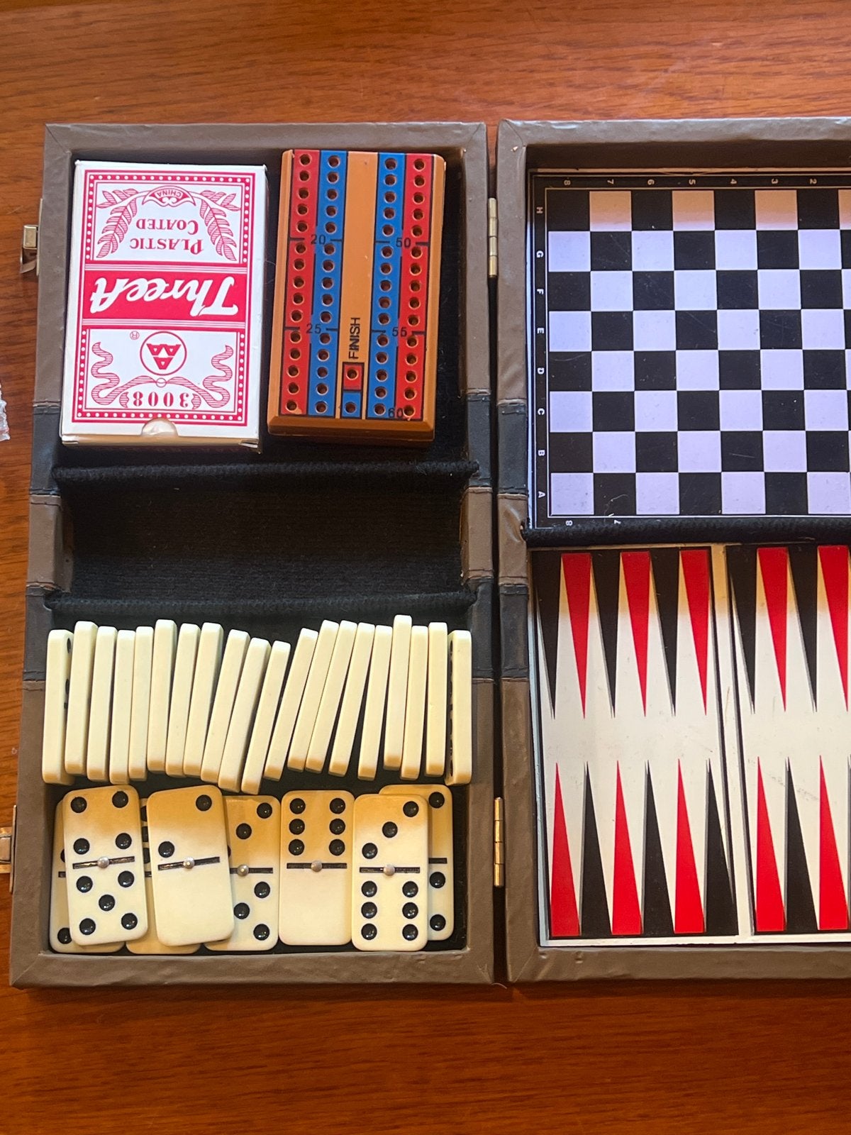 Reiskoffertje met diverse spelletjes (Backgammon incompleet), Een of twee spelers, Ophalen of Verzenden, Gebruikt, Reisspel