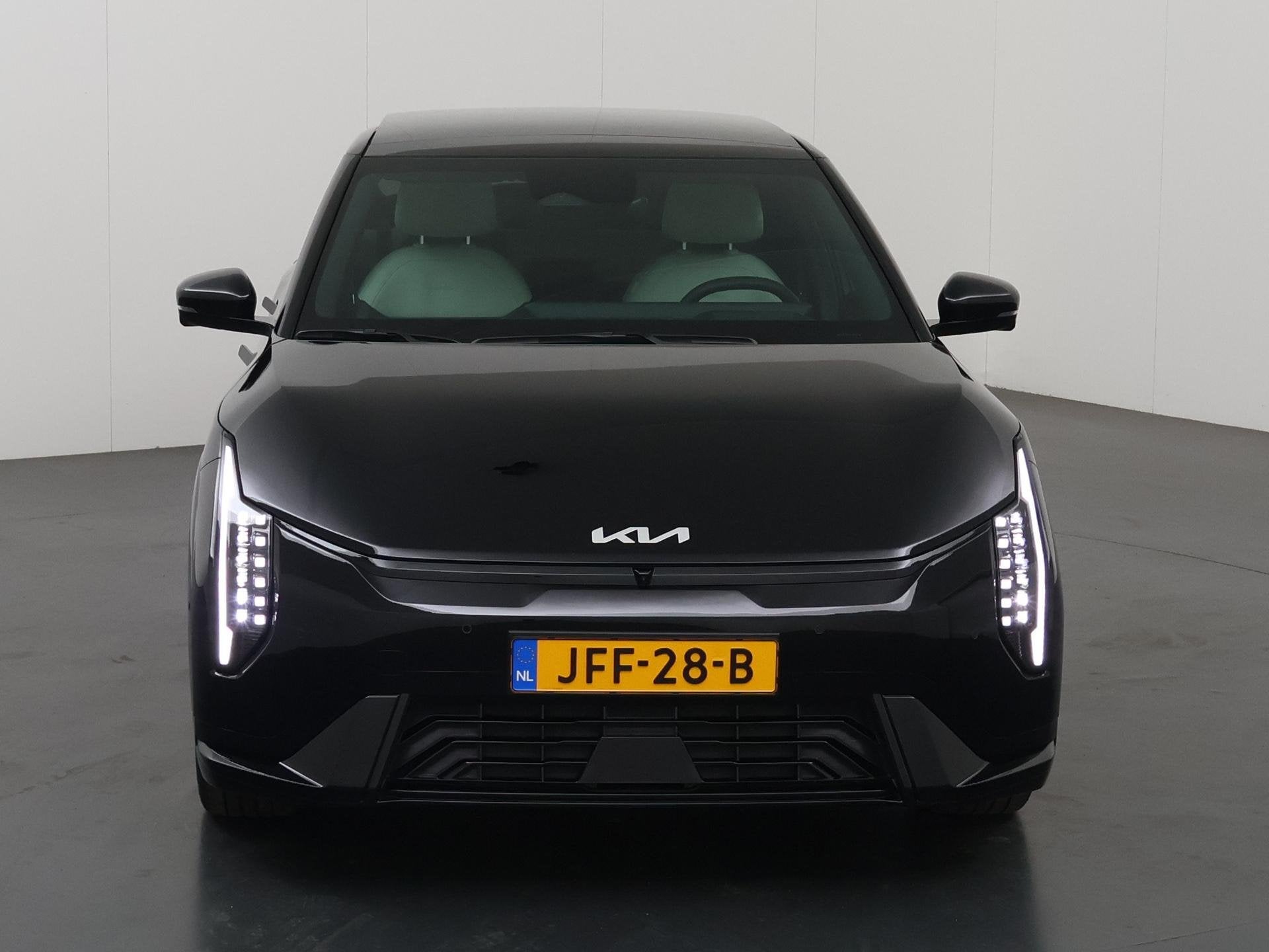 Kia EV4 Fastback GT-PlusLine 81.4 kWh | Panoramaschuifdak |, 81 kWh, 612 km, Parkeerassistent, 33 min
