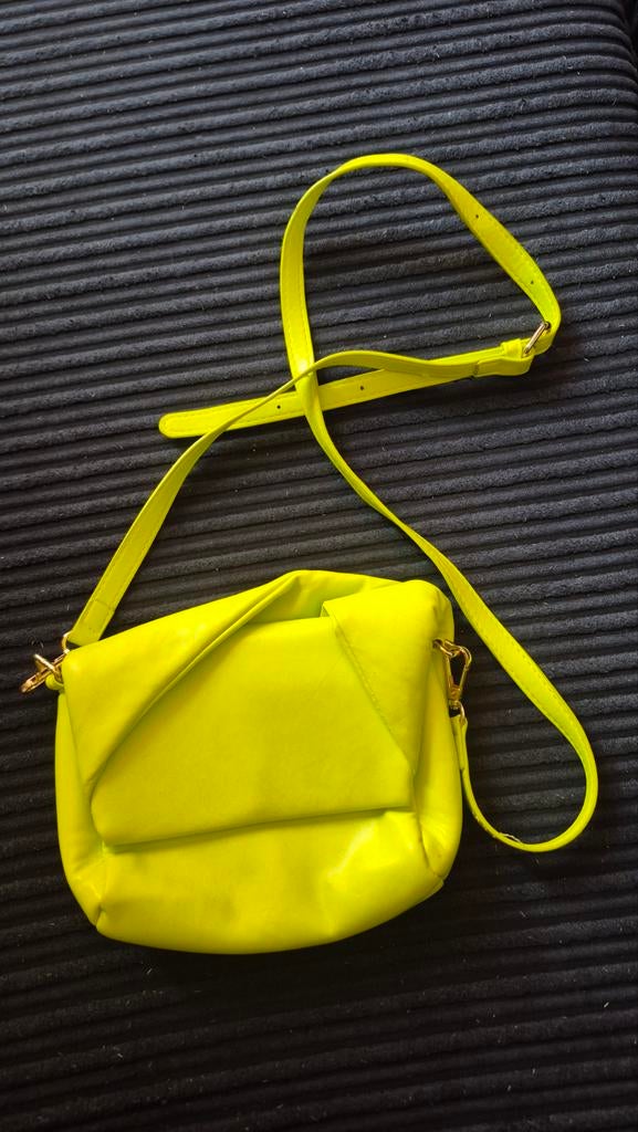 Neon Geel Schoudertasje - Trendy & Compact, Sieraden, Tassen en Uiterlijk, Tassen | Damestassen, Ophalen of Verzenden, Zo goed als nieuw