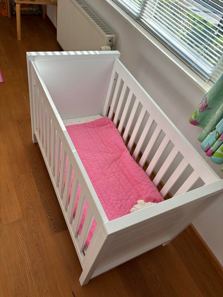 Atlantic Ledikant met Celcius Medical Matrasje, Kinderen en Baby's, Babywiegjes en Ledikanten, Zo goed als nieuw, Ledikant, Ophalen