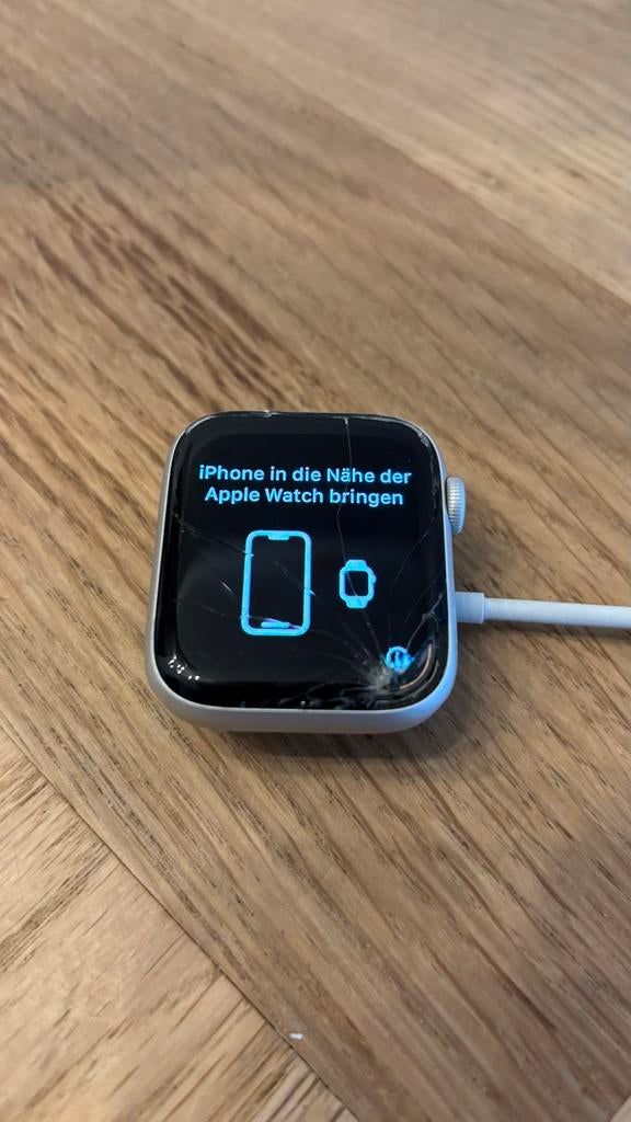 Apple Watch Series 5 44mm - gebroken maar werkend scherm, Verzenden, Gebruikt, Zilver, IOS