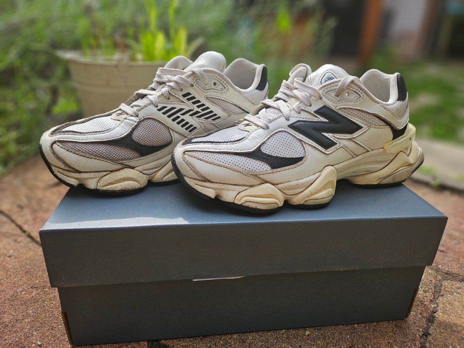 New Balance 9060 in white black maat 40., New Balance, Wit, Boots, Ophalen of Verzenden