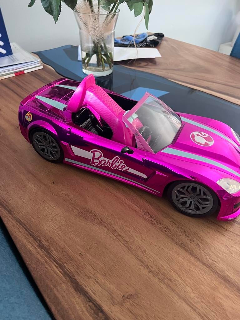 Barbie auto met afstandsbediening - Roze sportwagen, Ophalen of Verzenden, Gebruikt, Afstandsbediening