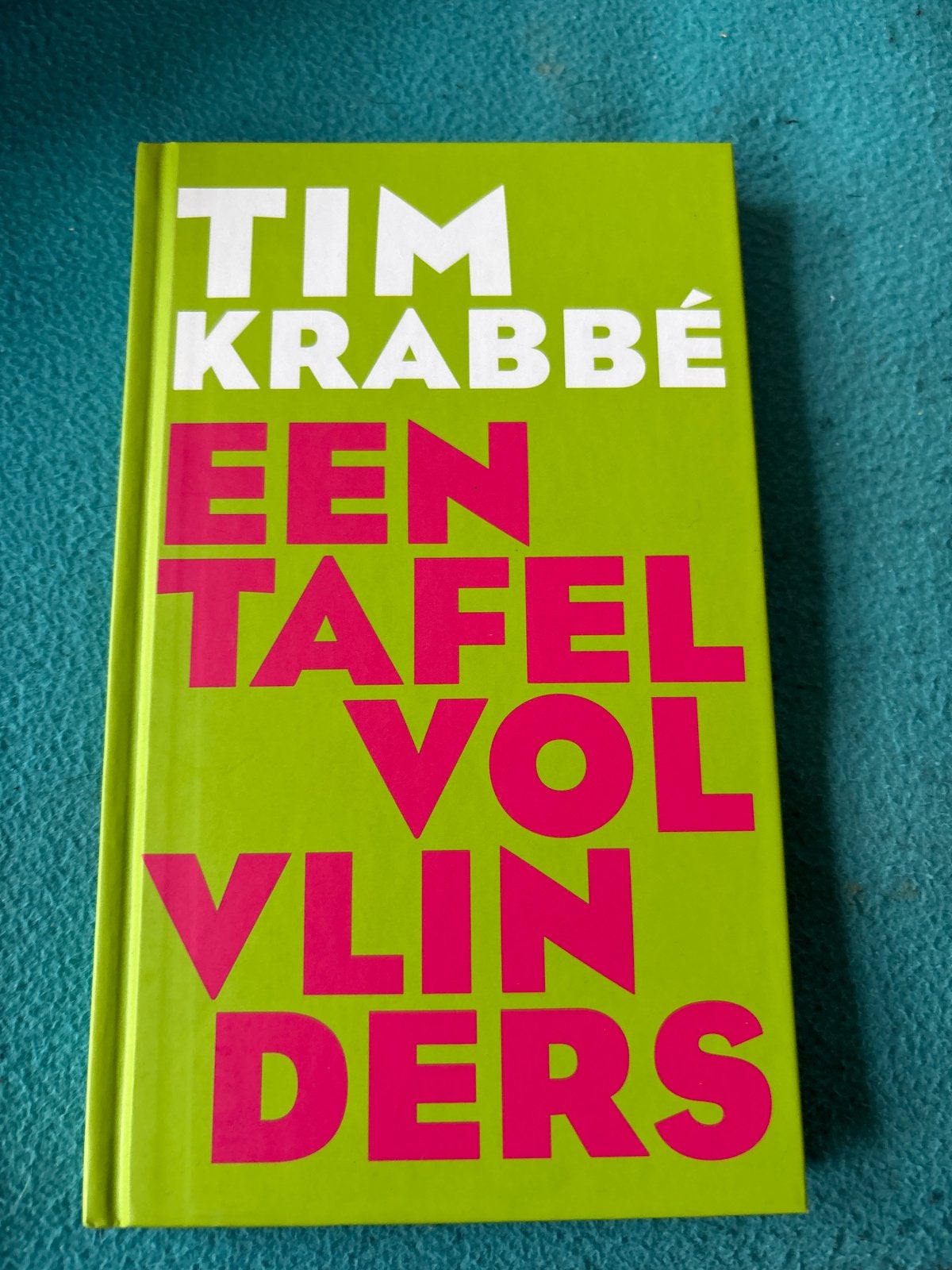 Een Tafel Vol Vlinders - Tim Krabbé (Hardcover), Ophalen of Verzenden, Zo goed als nieuw, Nederland