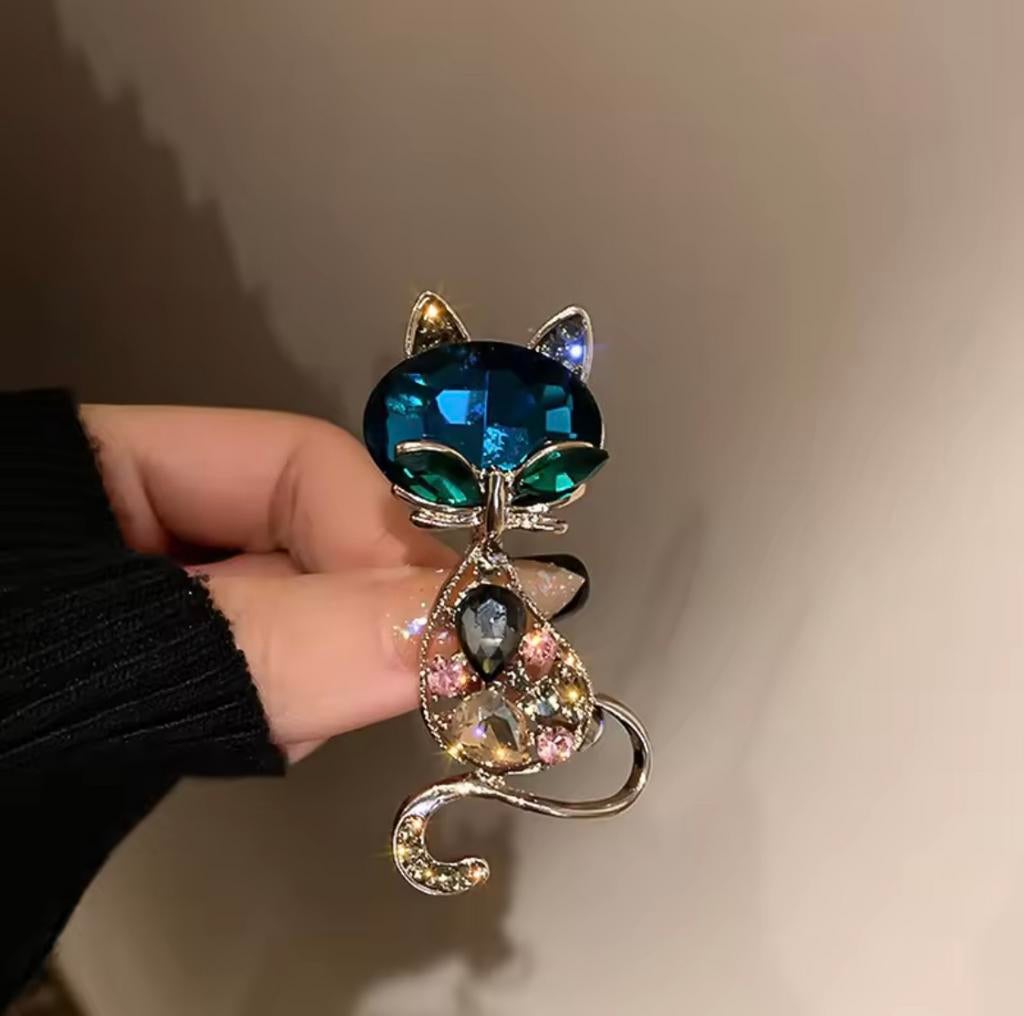 Strass Kat Broche - Elegante Dieren Pin met Kristallen, Met kristal, Overige materialen, 4 tot 7 cm, Overige kleuren