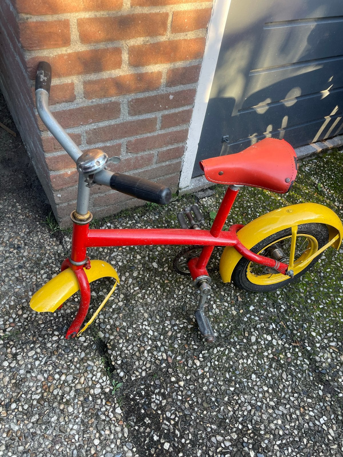 Gratis kleine kinderfiets - Rood/Geel, Ophalen, Gebruikt, Terugtraprem, Minder dan 16 inch