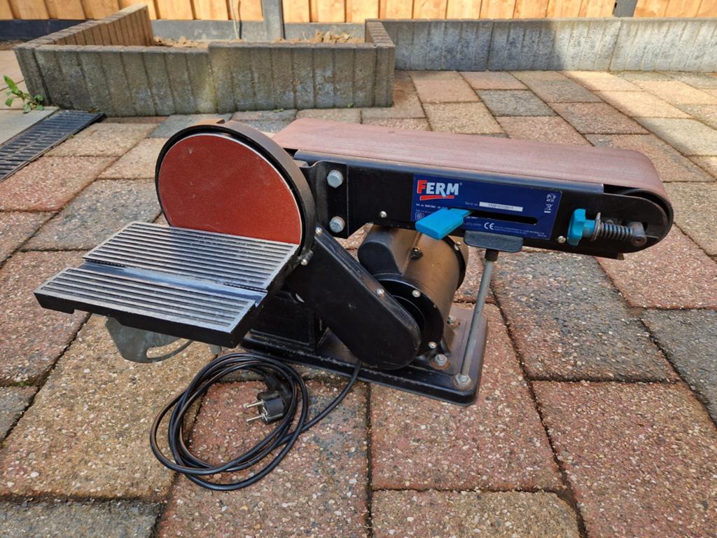 Ferm Bandschuurmachine BGM1022 - Zo goed als nieuw, Doe-het-zelf en Verbouw, Gereedschap | Schuurmachines, Ophalen of Verzenden
