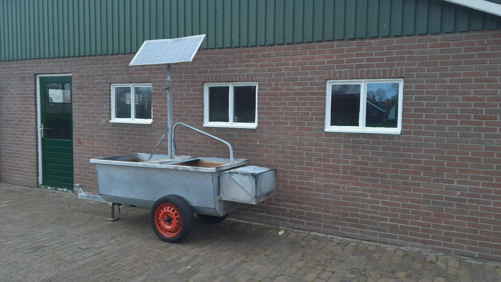 Gebruikte Weidedrinkbak met zonnepaneel, Dieren en Toebehoren