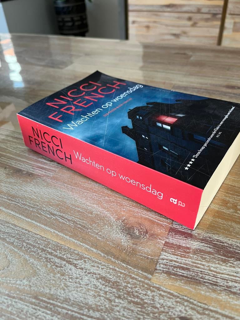 Nicci French - Wachten op woensdag, Boeken, Thrillers, Ophalen of Verzenden, Nieuw, Europa overig