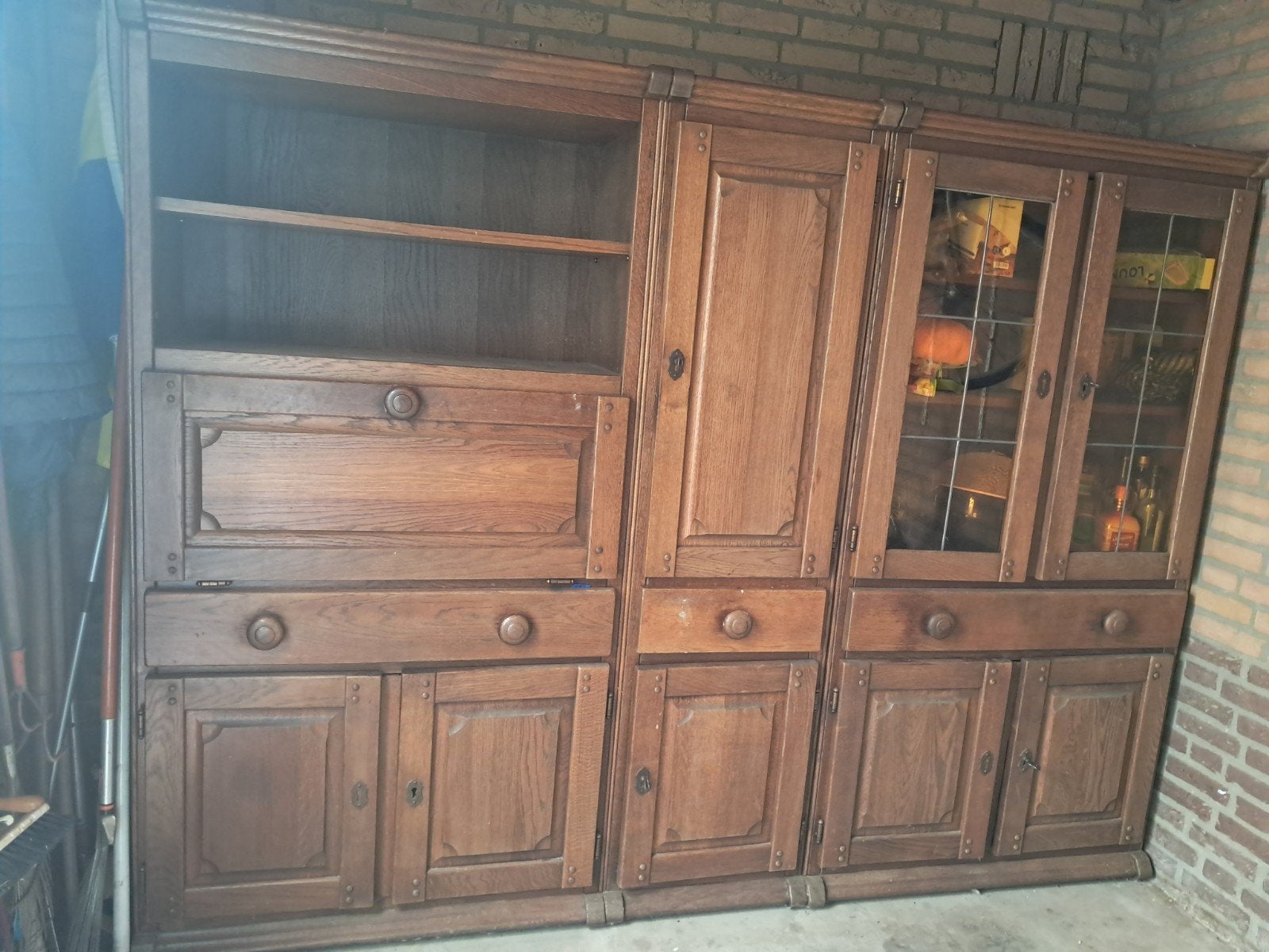 Massief eikenhouten wandmeubel met vitrine en bureau, Antiek en Kunst, Ophalen