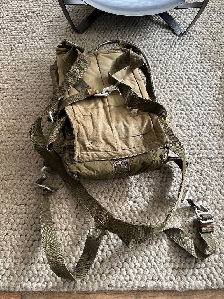 Luftwaffe piloten harness & chute gebruikt in the seventies, Ophalen of Verzenden, Gebruikt, Overige typen