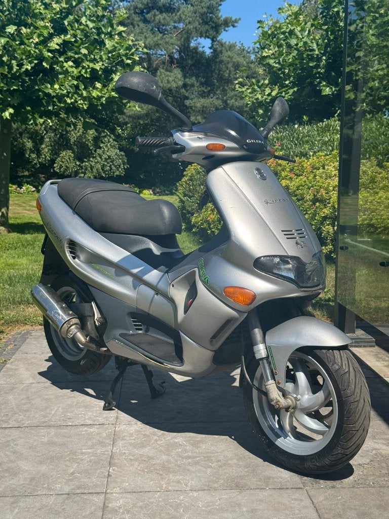 ⭐️Gilera runner zilvergrijs nette staat Brom 50cc 2 takt ⭐️, Fietsen en Brommers, Niet ingevuld, Niet ingevuld, Niet ingevuld