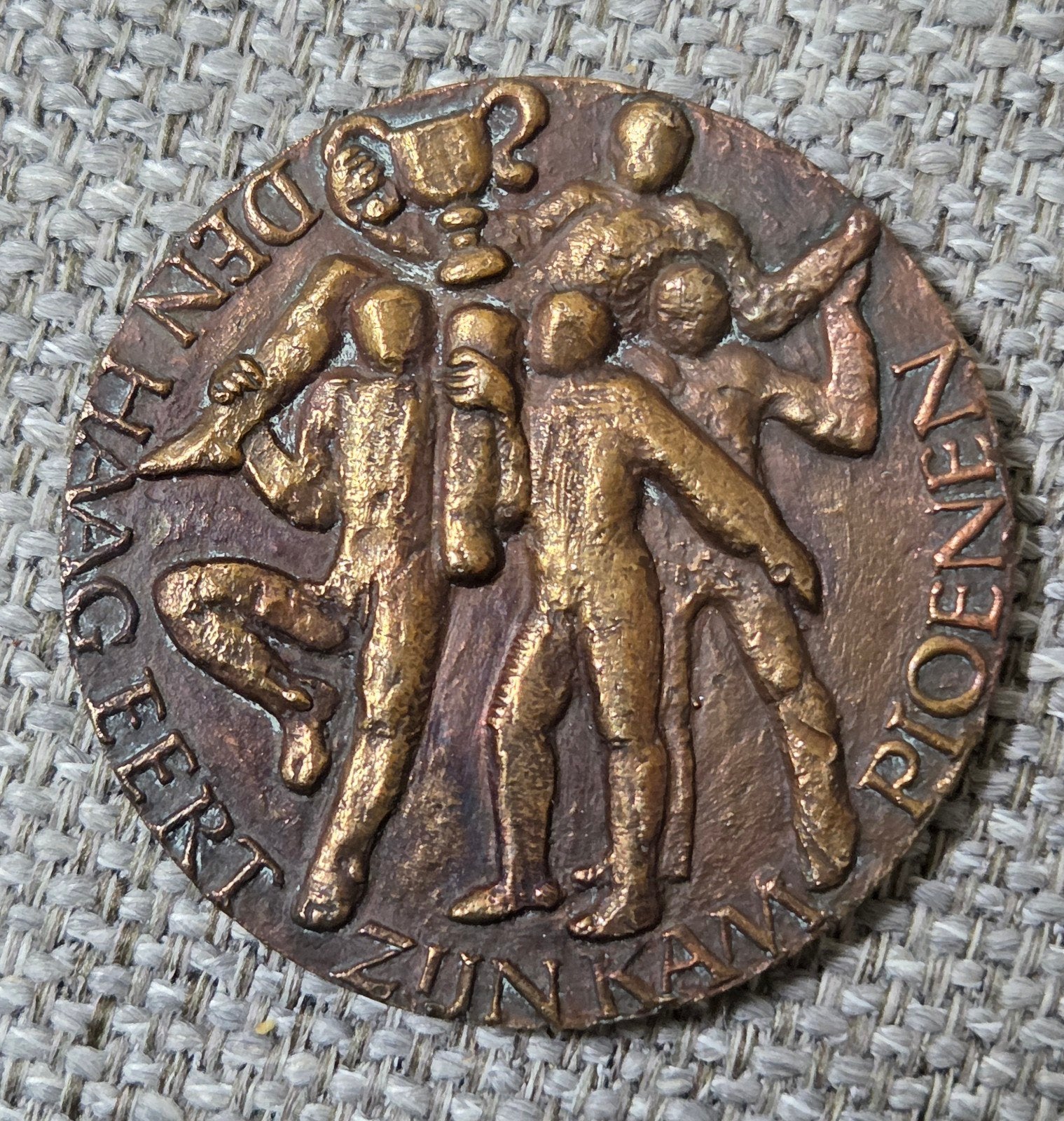 Oude penning medaille Den Haag kampioenen voetbal, fiets enz, Ophalen of Verzenden, Gebruikt, Overige binnenlandse clubs