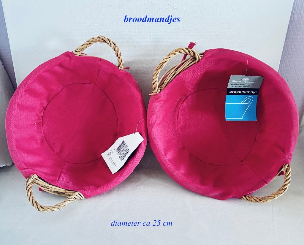 Teab 2 Rieten Broodmandjes bekleed met roze stof nog nieuw, Huis en Inrichting, Keuken | Keukenbenodigdheden, Ophalen, Nieuw, Natuurlijk materiaal