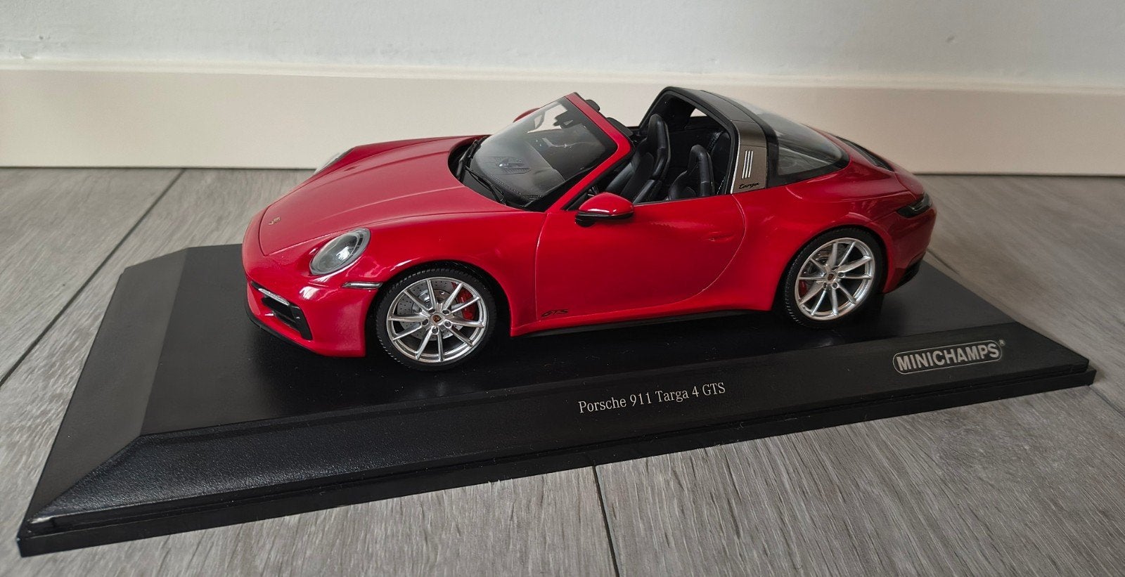 MiniChamps Porsche 911 (992) GTS Targa 1/18 OVP, Ophalen of Verzenden, Zo goed als nieuw, Auto, MiniChamps