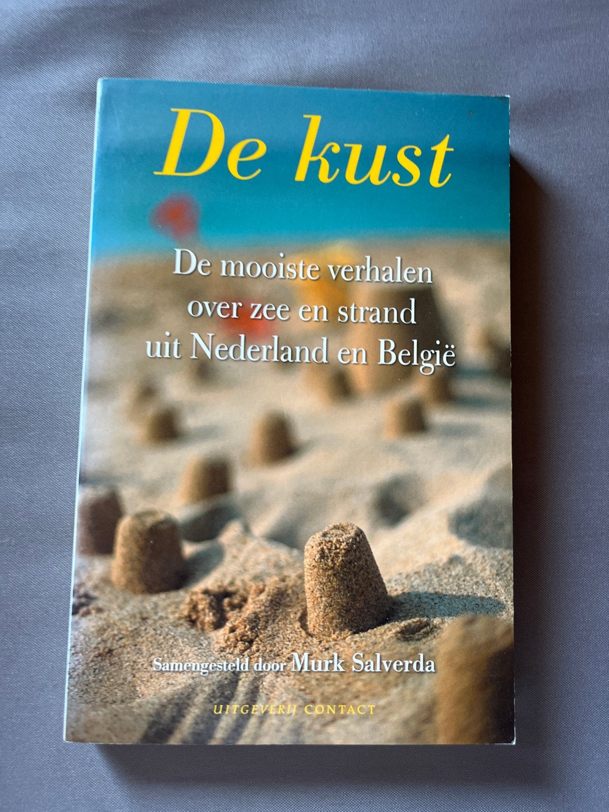 De Kust: Verhalen over zee en strand uit Nederland en België, Boeken, Ophalen of Verzenden, Gelezen, Nederland