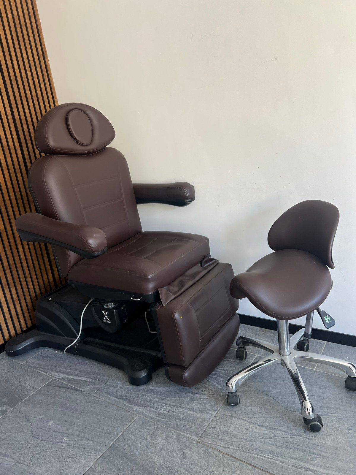 Electric Pedicure, massage and facial chair / stoel, Ophalen, Zo goed als nieuw, 75 tot 100 cm