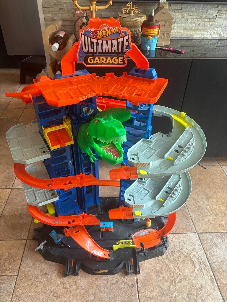 Hot wheels garage speelset dino autogarage, Kinderen en Baby's, Ophalen, Zo goed als nieuw