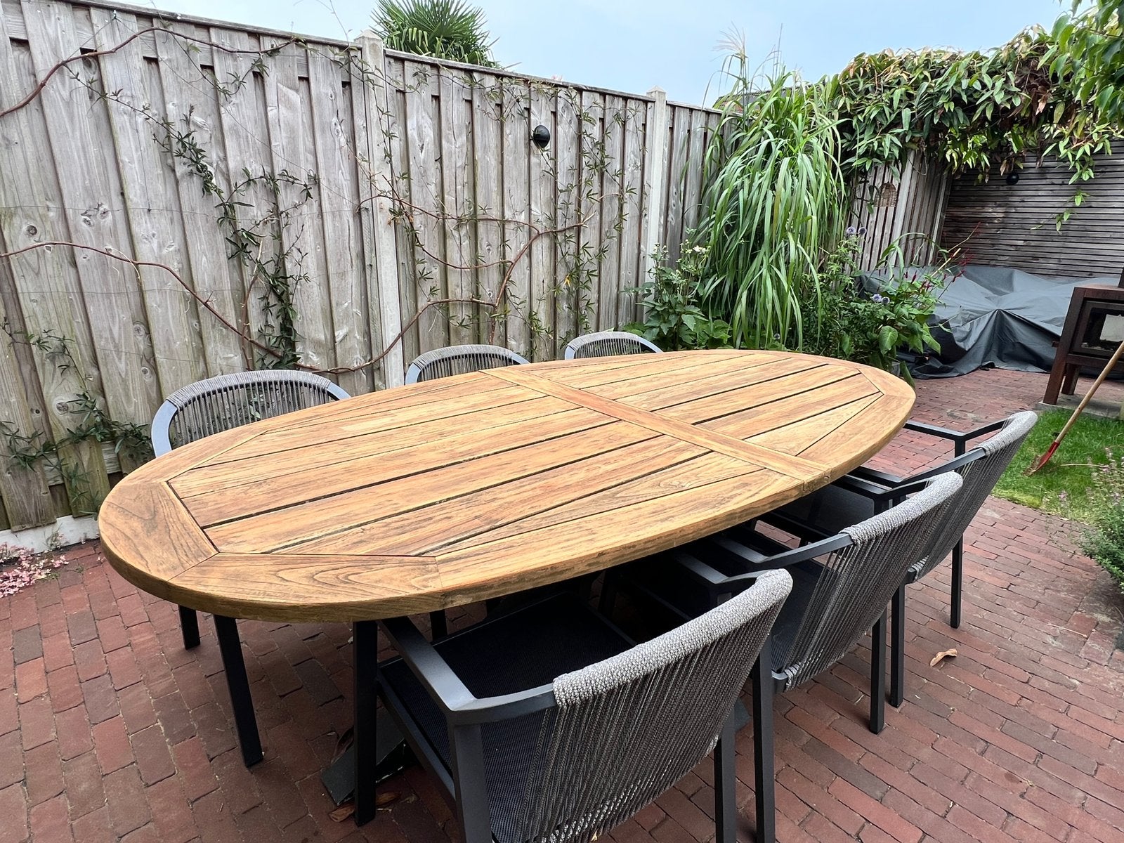 Ovale tuintafel van teakhout met metalen onderstel 240x120cm, Ophalen, Gebruikt, Ovaal, Teakhout