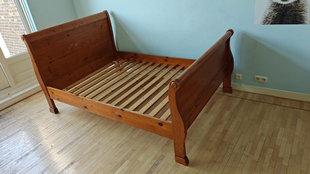 Mooi bed  -  hout - queen size, Kinderen en Baby's, Kinderkamer | Bedden, Ophalen, 85 tot 100 cm, Gebruikt, Lattenbodem