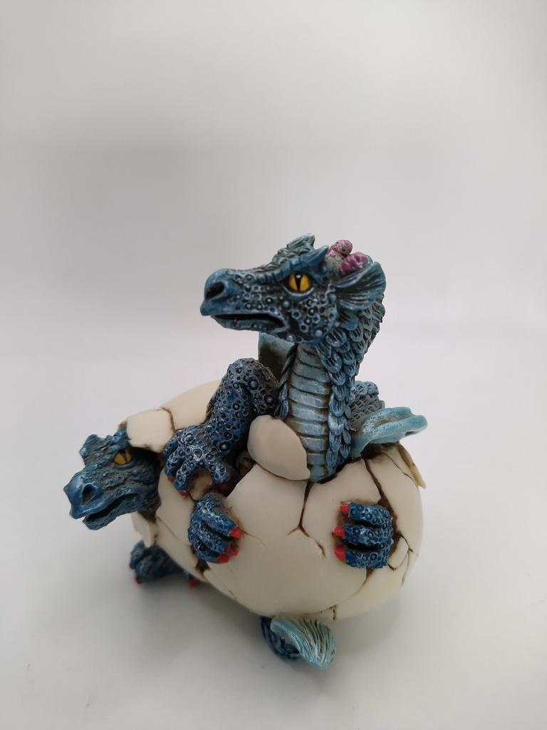 ‘98 W.U.I. Resin beeldje, uitkomend drakenei. Fantasyfigure., Ophalen of Verzenden, Zo goed als nieuw