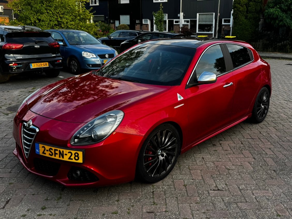 Alfa Romeo Giulietta 1.4 Turbo Multi AIR TCT 2013 Rood, Auto's, 1280 kg, 4 cilinders, Origineel Nederlands, 19 km/l