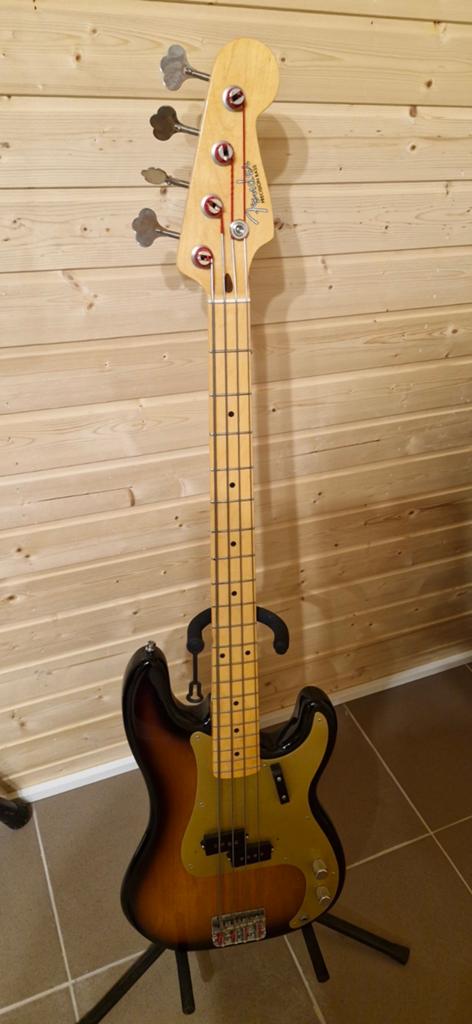 Fender Precision Bass, Ophalen, Zo goed als nieuw, Elektrisch