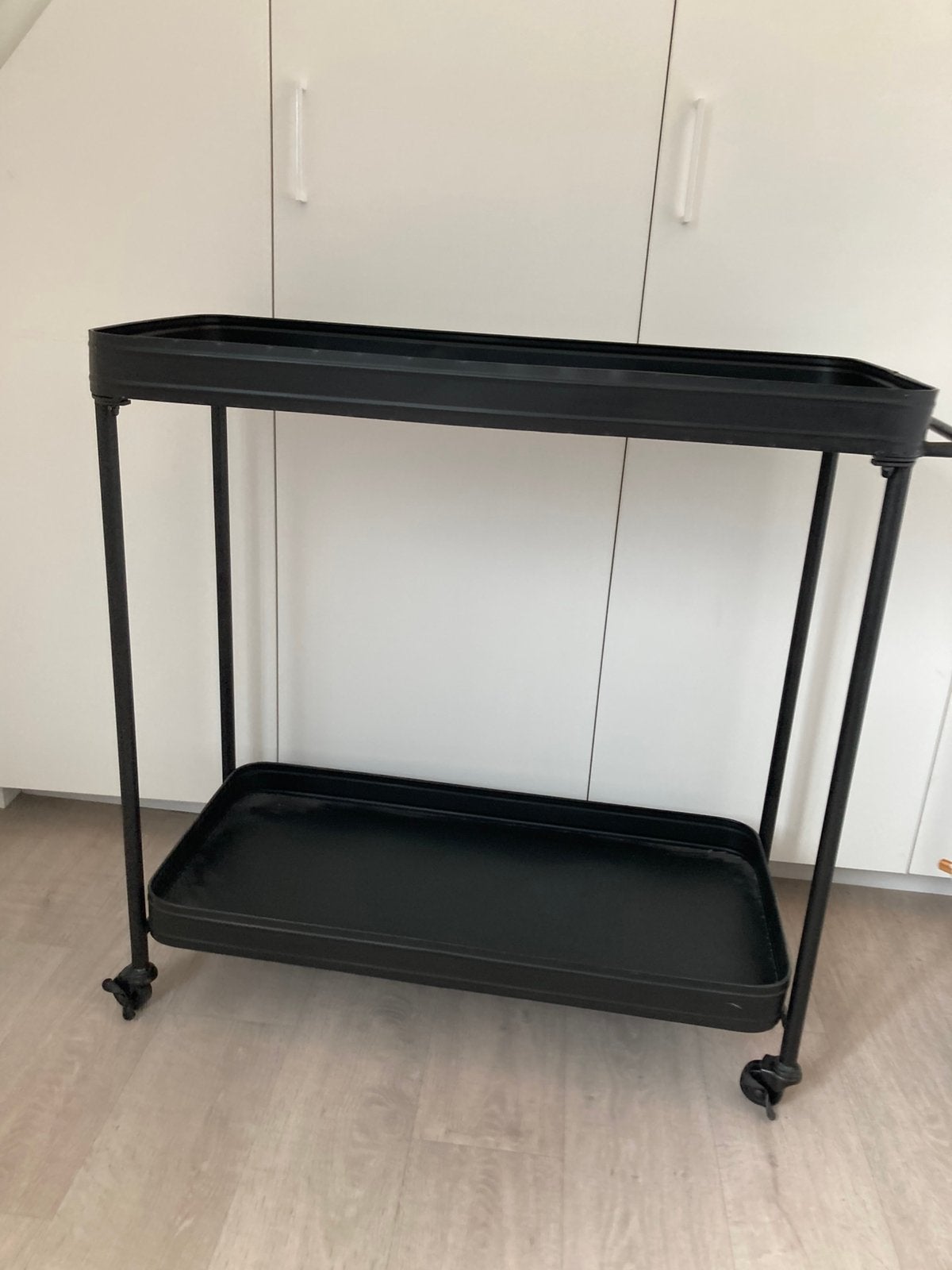 Bijzettafel op wielen, Huis en Inrichting, Tafels | Sidetables, Ophalen, Gebruikt, 50 tot 100 cm, Metaal