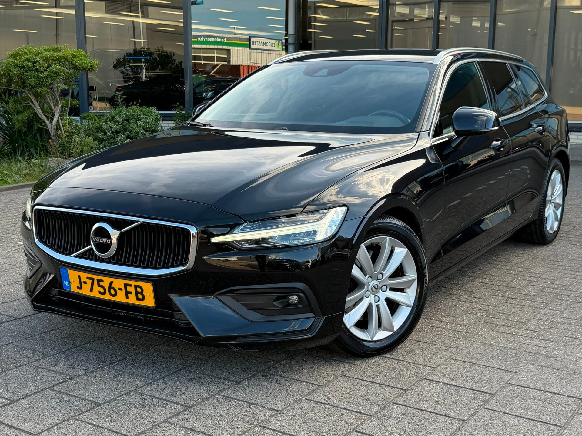 Volvo V60 2.0 B4 Business Pro l ACC l DEALER ONDERHOUDEN, Auto's, Euro 6, 4 cilinders, 1969 cc, Zwart