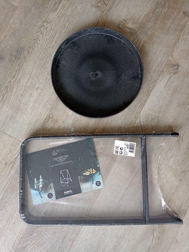 Nieuwe Gusta metalen serveerstandaard met schaal, Huis en Inrichting, Woonaccessoires | Etagères, Kunststof, Nieuw, Ophalen of Verzenden