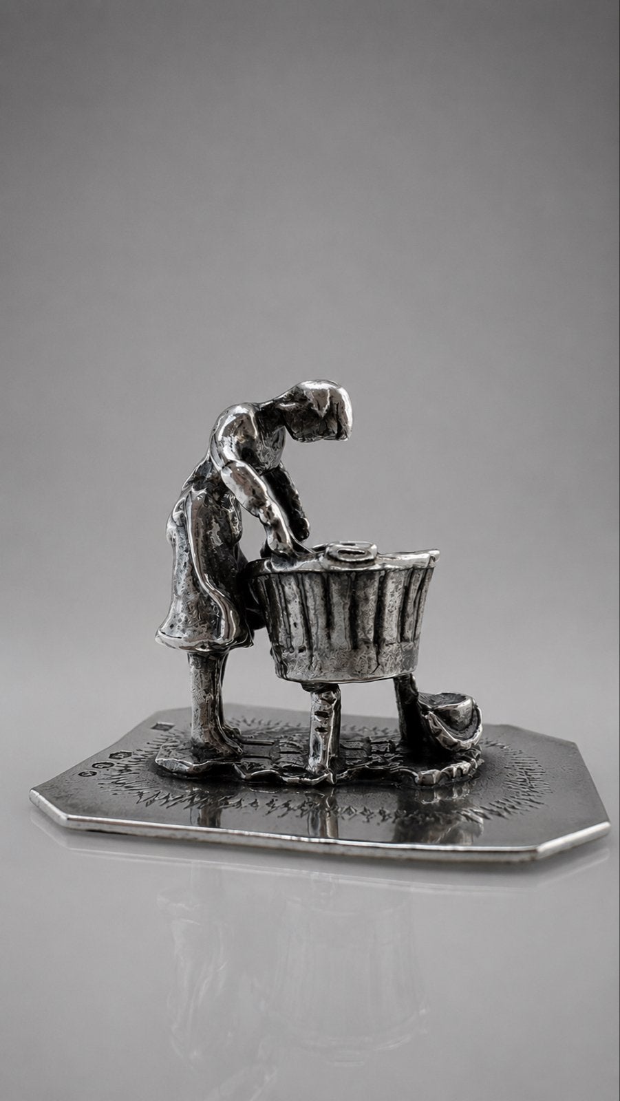 Miniatuur Zilver: Wasvrouw met tobbe, Ophalen of Verzenden, Zilver