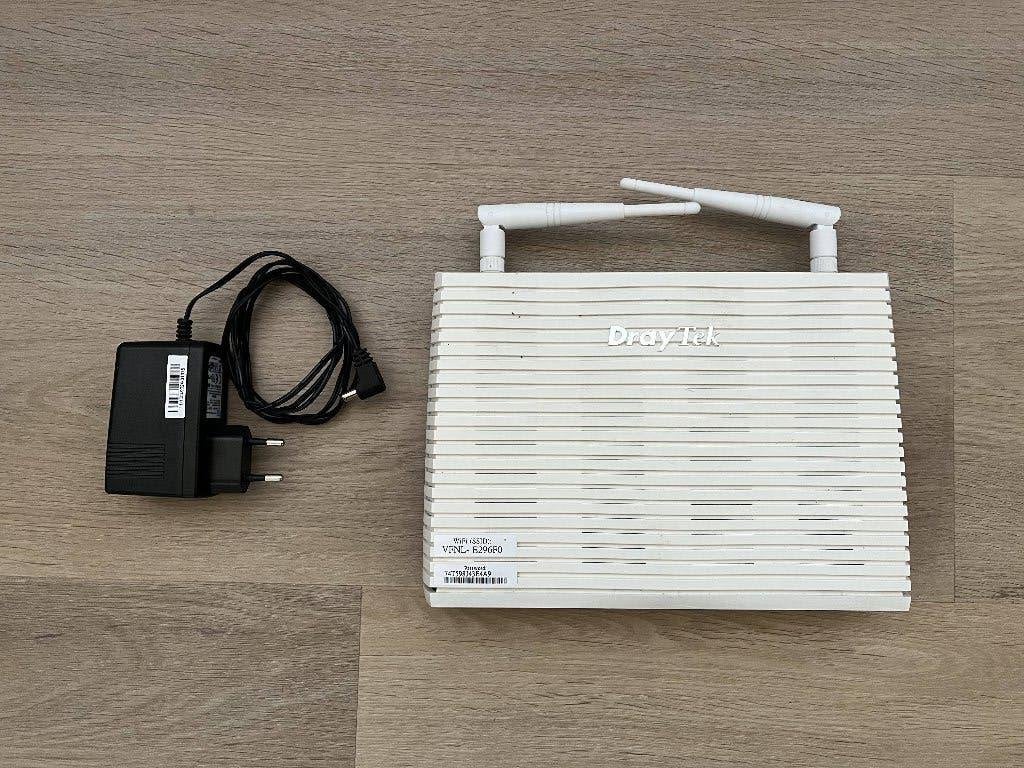 DrayTek Vigor 2132FVn Router, Ophalen of Verzenden, Zo goed als nieuw, Router met modem, DrayTek Vigor