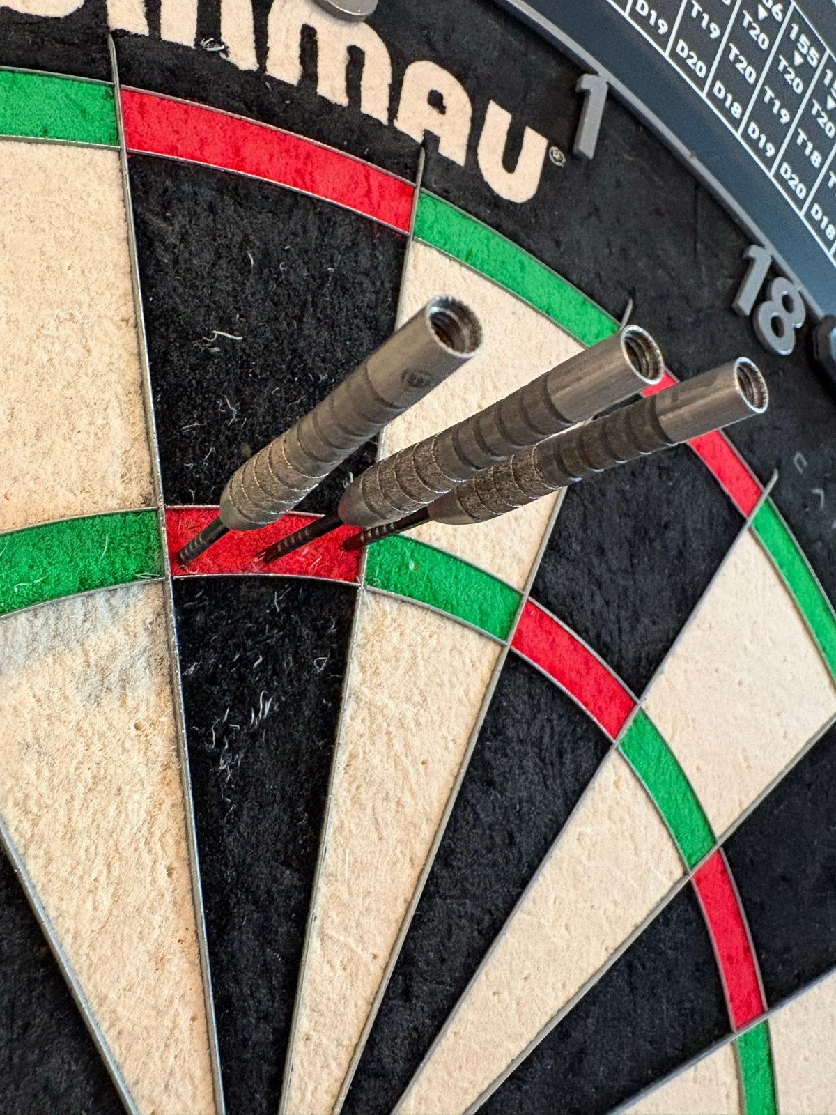 Winmau Dennis Priestley Darts - 22 gram Steeltip, Sport en Fitness, Darts, Ophalen of Verzenden, Gebruikt, Pijlen