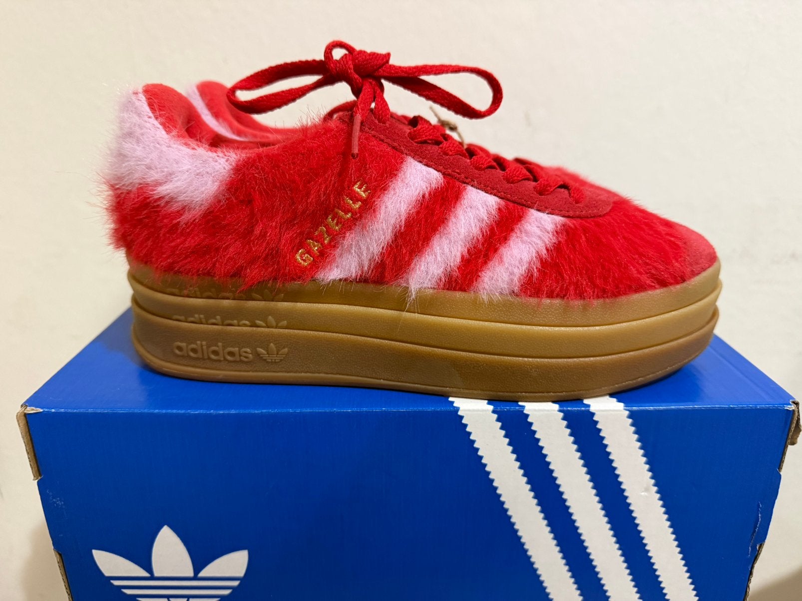Te koop nieuwe Adidas Gazelle Bold pink red, Postlaan 3, Nieuw, Ophalen of Verzenden, Sneakers of Gympen